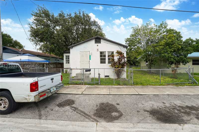 2 bedroom SingleFamilyResidence at 1053 NW 55th St, Bowling Green Extension, Miami — photo 1
