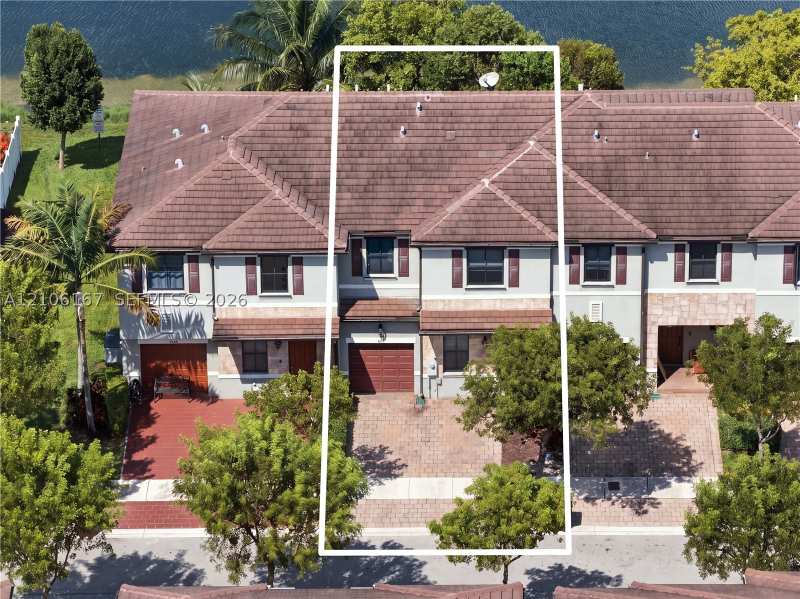 3 bedroom Townhouse at 3277 W 100th Ter, Aquabella Section One, Hialeah — photo 1