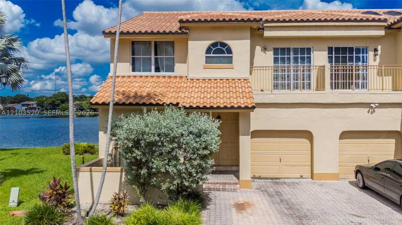 3 bedroom Townhouse at 723 NE 195th St, Portofino, Miami — photo 1