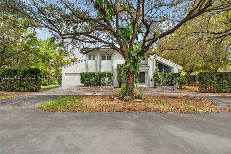 3 bedroom SingleFamilyResidence at 3231 Salzedo St, Coconut Gr Sec 1 C Gab, Coral Gables — photo 1