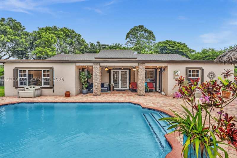 4 bedroom SingleFamilyResidence at 15030 SW 154 Ter, Kings Grant East, Miami — photo 1