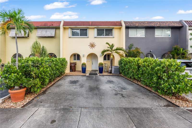 3 bedroom Townhouse at 7015 W 2nd Ct, 2nd Addn To Palm Springs, Hialeah — photo 1