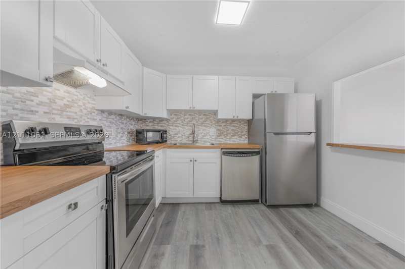 1 bedroom Condominium at 1300 NE Miami Gardens Dr 512E, Wilshire Condo, Miami — photo 1