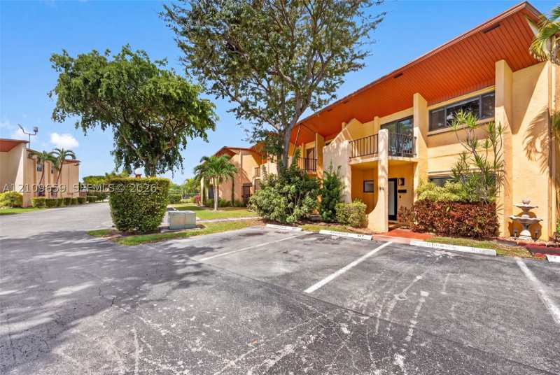 3 bedroom Townhouse at 13781 SW 84th St F, Taracoma Townhomes Condo, Miami — photo 1
