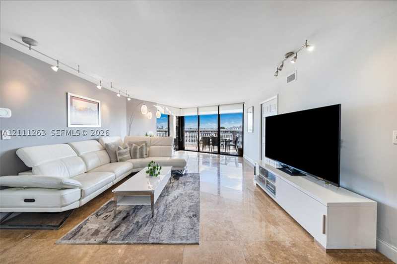 2 bedroom Condominium at 4000 Towerside Ter 604, The Towers Of Quayside Co, Miami — photo 1