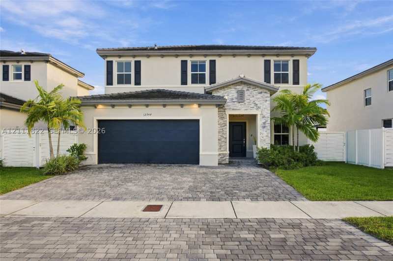 5 bedroom SingleFamilyResidence at 12744 SW 211th St, Siena North, Miami — photo 1