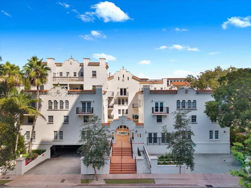 3 bedroom Condominium at 323 Navarre Ave 202, The Gallery Plaza Condo, Coral Gables — photo 1