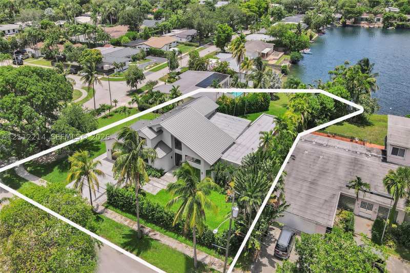8 bedroom SingleFamilyResidence at 19651 NE 19th Pl, Sky Lake, North Miami Beach — photo 1