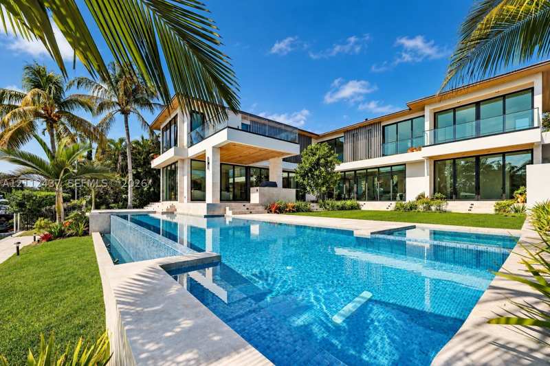 6 bedroom SingleFamilyResidence at 770 Lake Rd, Bay Point, Miami — photo 1