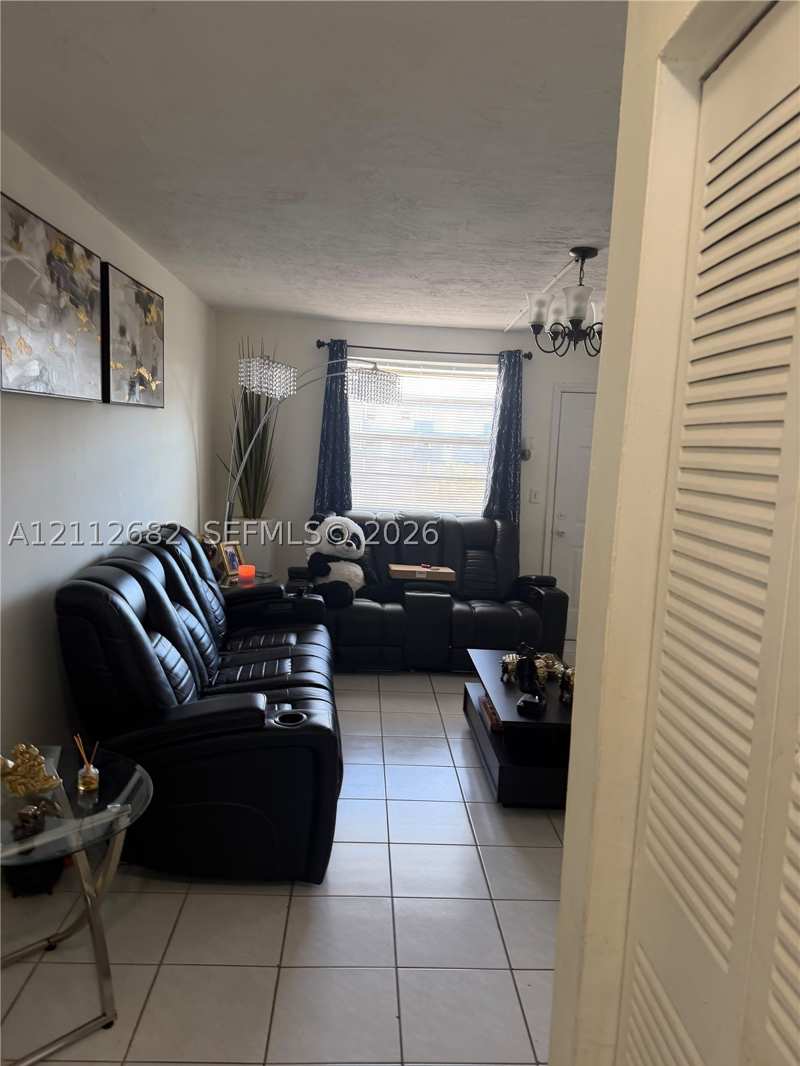 1 bedroom Condominium at 1655 W 44th Pl 435, El Sol Condo, Hialeah — photo 1