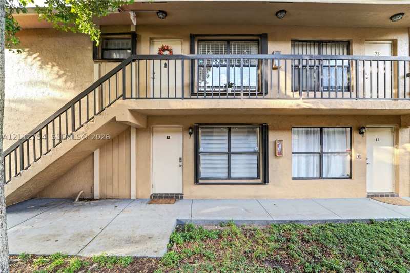 2 bedroom Condominium at 2570 W 67th Pl 14-2, Lago Grande One Condo, Hialeah — photo 1