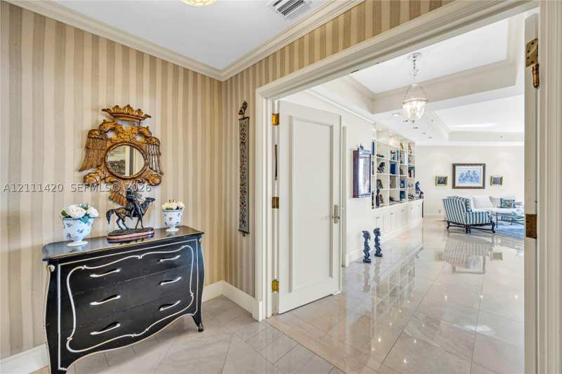3 bedroom Condominium at 10 Edgewater Dr 10E, The Gables Condo, Coral Gables — photo 1