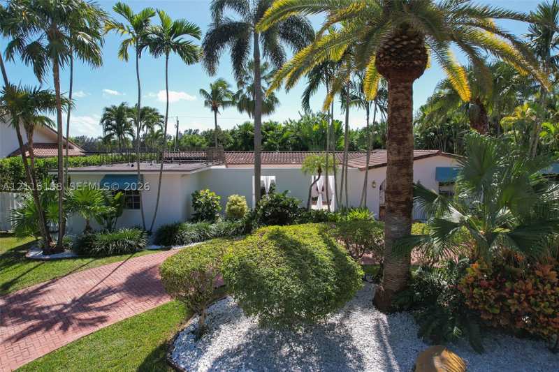 4 bedroom SingleFamilyResidence at 6340 Dolphin Dr, Kings Bay Sub, Coral Gables — photo 1