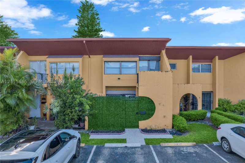 2 bedroom Townhouse at 13775 SW 84th St C, Taracoma Townhomes Condo, Miami — photo 1