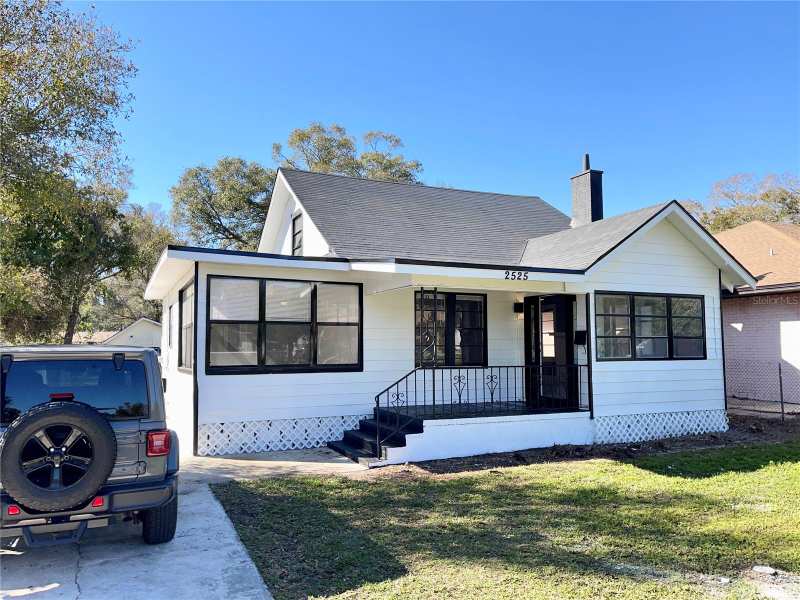 4 bedroom Single Family Residence at 2525 37th Street, Churchill Grove, St Petersburg — photo 1