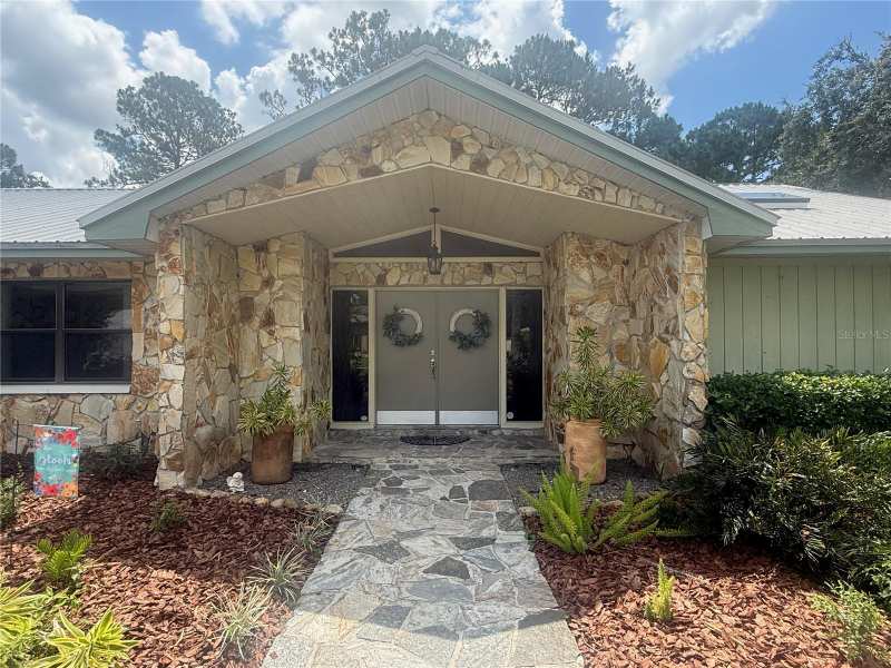 4 bedroom Single Family Residence at 2215 Toniwood Lane, Tarpon Woods Third Add, Palm Harbor — photo 1