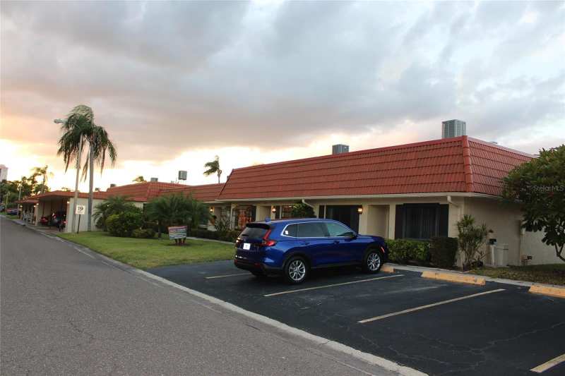 2 bedroom Villa at 19029 US Highway 19 #16C, Imperial Cove 11, Clearwater — photo 1
