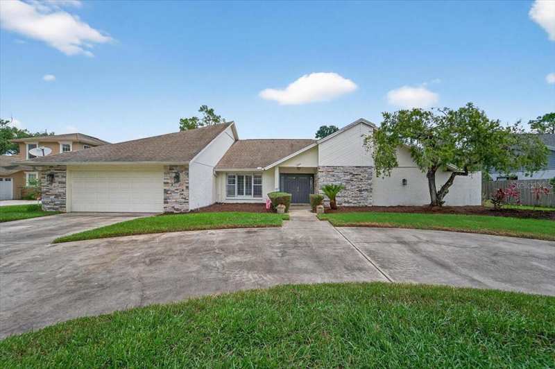 4 bedroom Single Family Residence at 2004 N Golfview Drive, Walden Lake Fairway Estates Un, Plant City — photo 1