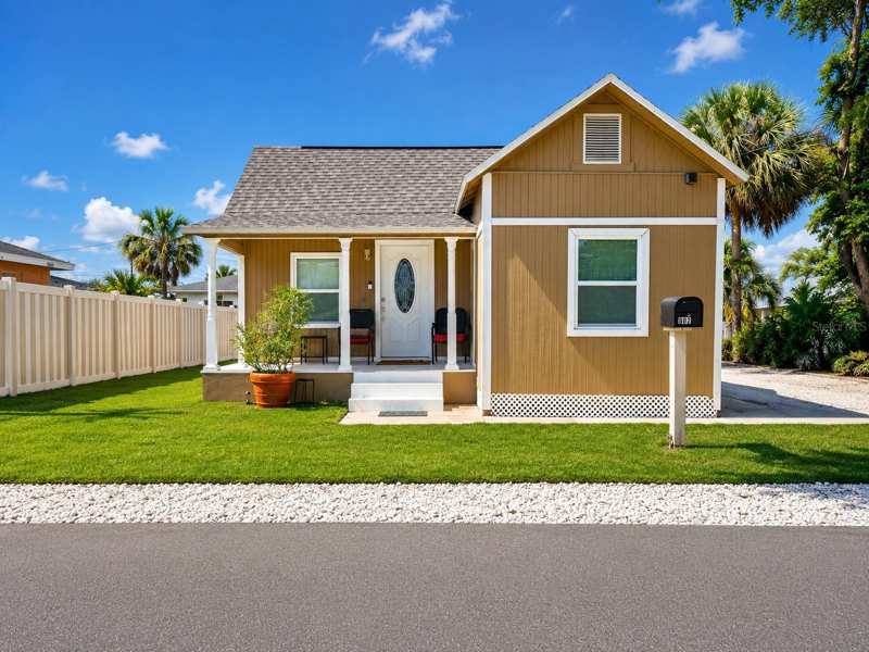 2 bedroom Single Family Residence at 802 Jurgens Street, Clearwater, Clearwater — photo 1