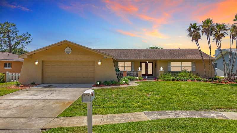 4 bedroom Single Family Residence at 6490 Burning Tree Drive, Seminole Lake Golf & Country Club Estate, Seminole — photo 1