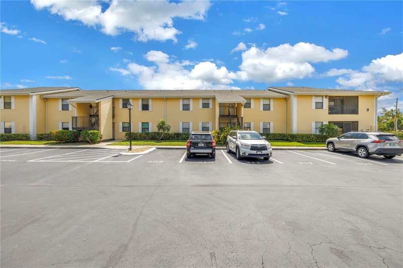 1 bedroom Condominium at 3001 58th Avenue #315, Arbor Grove Condo, St Petersburg — photo 1