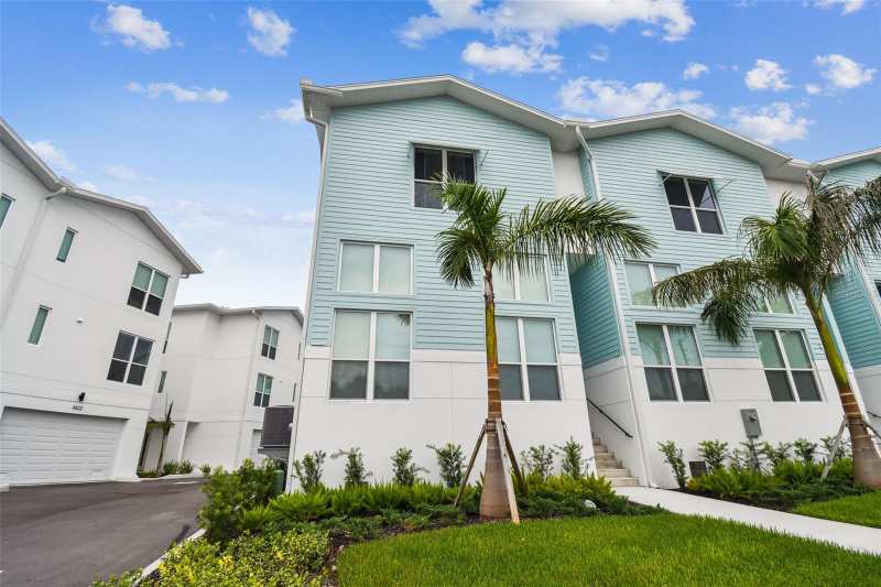 3 bedroom Townhouse at 3840 Pompano Drive, Coquina Cabanas, St Petersburg — photo 1