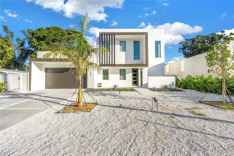 5 bedroom Single Family Residence at 2305 Temple Street, Loma Linda Park, Sarasota — photo 1