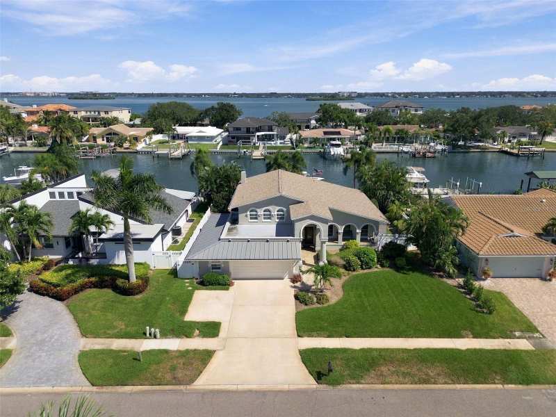 3 bedroom Single Family Residence at 707 Snug Island, Island Estates Of Clearwater Unit 7B, Clearwater Beach — photo 1