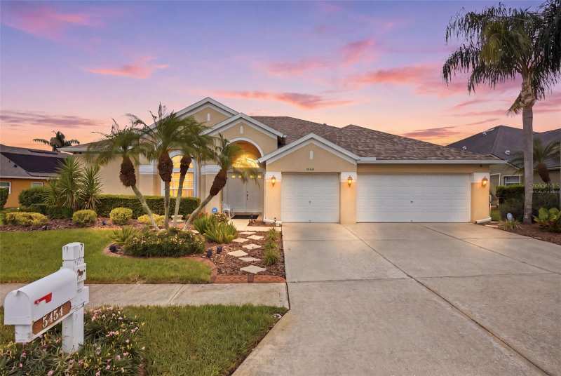 5 bedroom Single Family Residence at 5454 Spectacular Bid Drive, Lexington Oaks Village 17 Units A & B, Wesley Chapel — photo 1