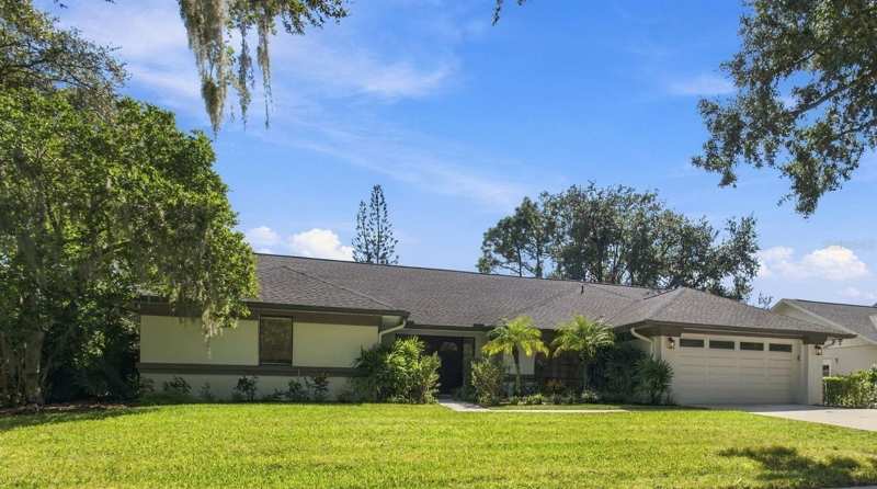3 bedroom Single Family Residence at 16102 Ancroft Court, Tampa Palms Unit 3 Rep Of, Tampa — photo 1