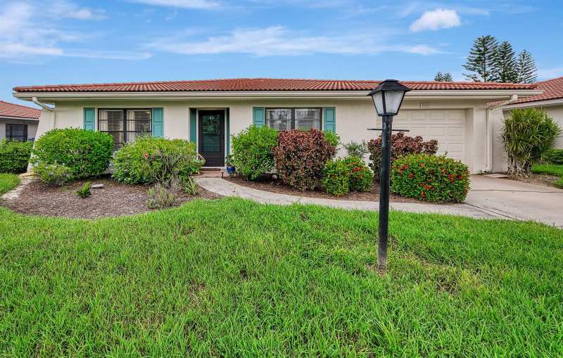 2 bedroom Villa at 5103 Greencroft Road, Vivienda At The Meadows, Sarasota — photo 1