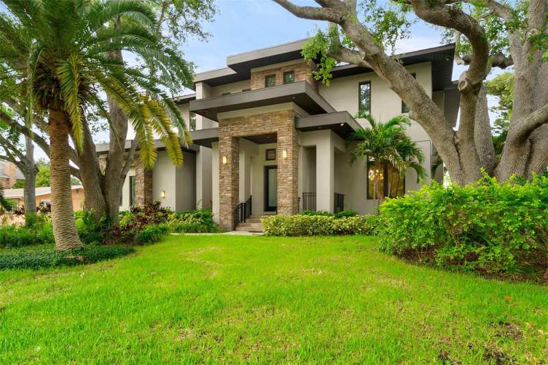 5 bedroom Single Family Residence at 4905 W Spring Lake Drive, Bel Mar Shores Rev, Tampa — photo 1