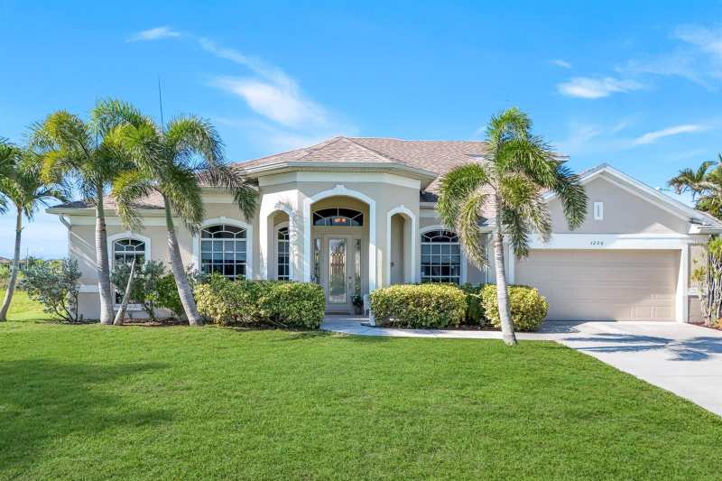 4 bedroom Single Family Residence at 1206 NW 18th Terrace, Cape Coral, Cape Coral — photo 1