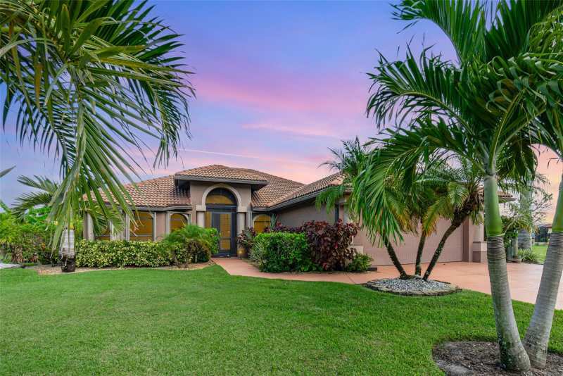 3 bedroom Single Family Residence at 2239 Old Burnt Store Road, Cape Coral, Cape Coral — photo 1