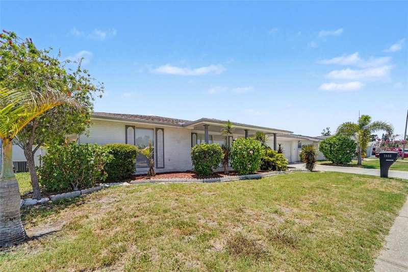 3 bedroom Single Family Residence at 7006 Maplehurst Drive, Embassy Hills, Port Richey — photo 1