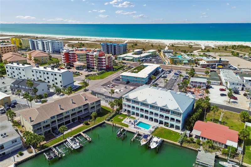 3 bedroom Townhouse at 152 117th Avenue, Island Twnhms Treasure Island, Treasure Island — photo 1