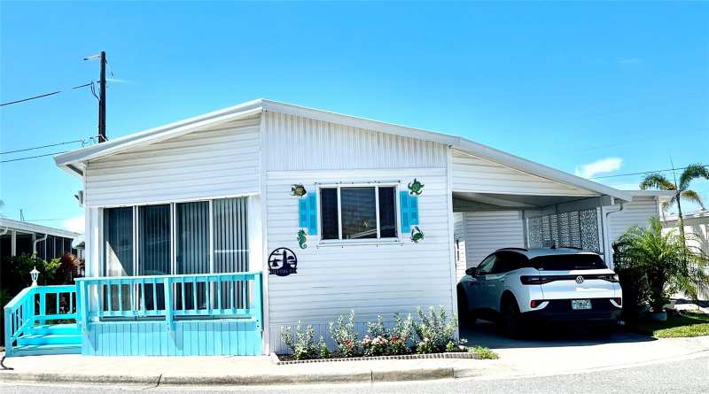 2 bedroom Mobile Home at 132 S Park Drive #132, Harbor Lights Mhp Co-Op, Venice — photo 1