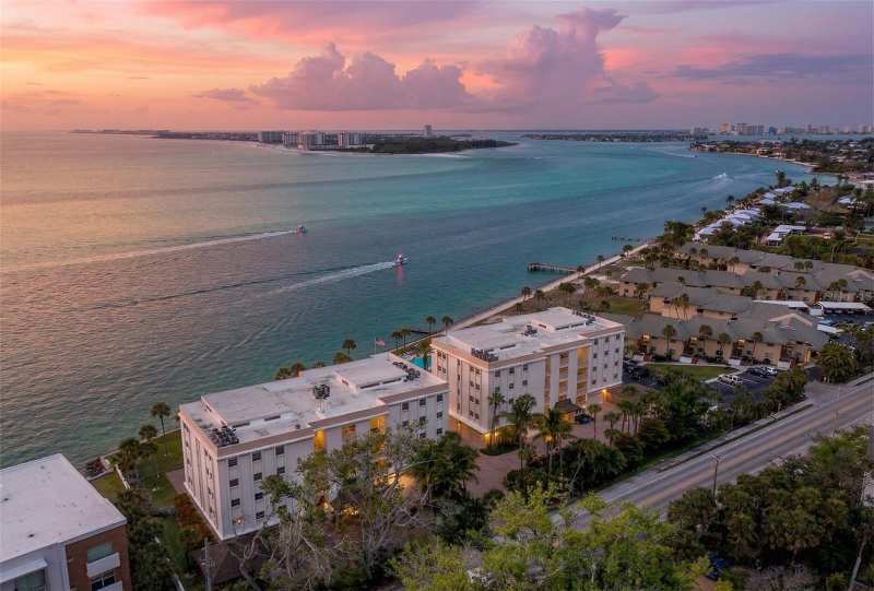 4 bedroom Condominium at 4712 Ocean Boulevard #W10, Windward Passage, Sarasota — photo 1