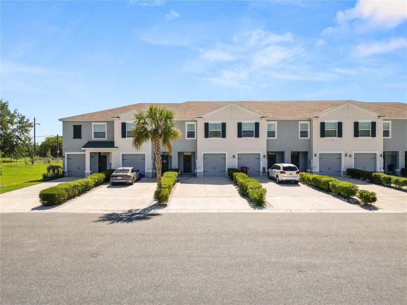 3 bedroom Townhouse at 3830 Sunflower Field Place, Varrea Ph 1, Plant City — photo 1