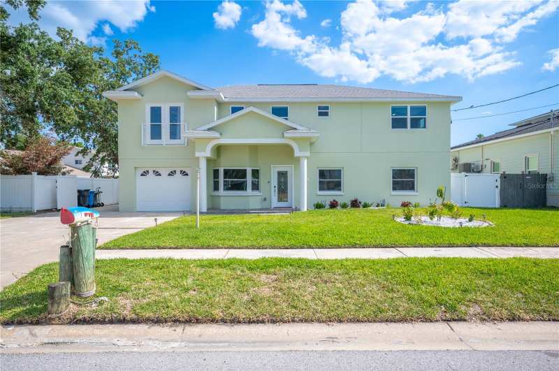 7 bedroom Single Family Residence at 8704 Bay Crest Lane, Bay Crest Park Unit 11, Tampa — photo 1