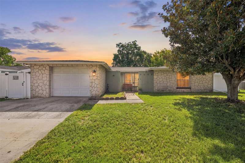 3 bedroom Single Family Residence at 9040 Crabtree Lane, Embassy Hills, Port Richey — photo 1