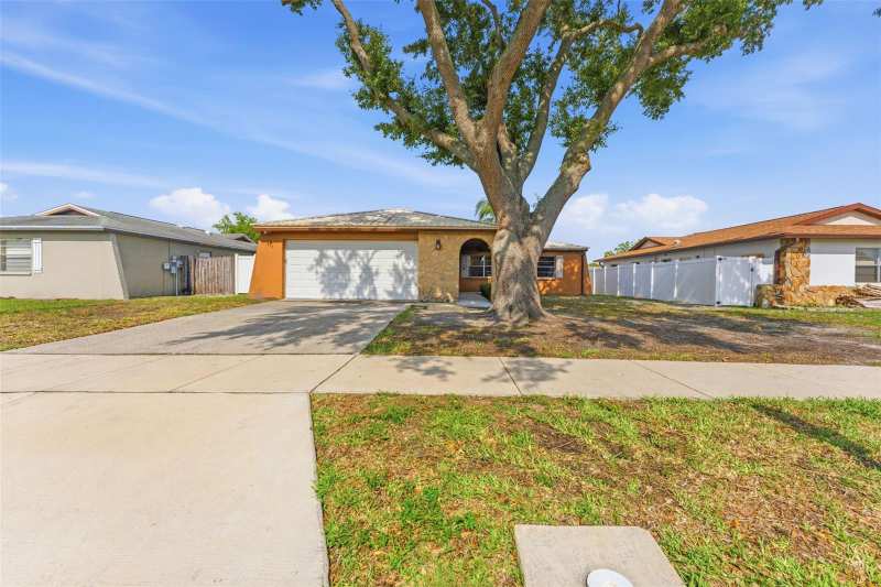 3 bedroom Single Family Residence at 611 Tangerine Drive, Harbor Palms Unit Eleven, Oldsmar — photo 1