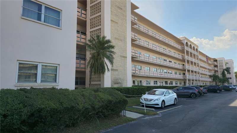2 bedroom Condominium at 5623 80th St N #510, Five Towns Of St Pete, St Petersburg — photo 1