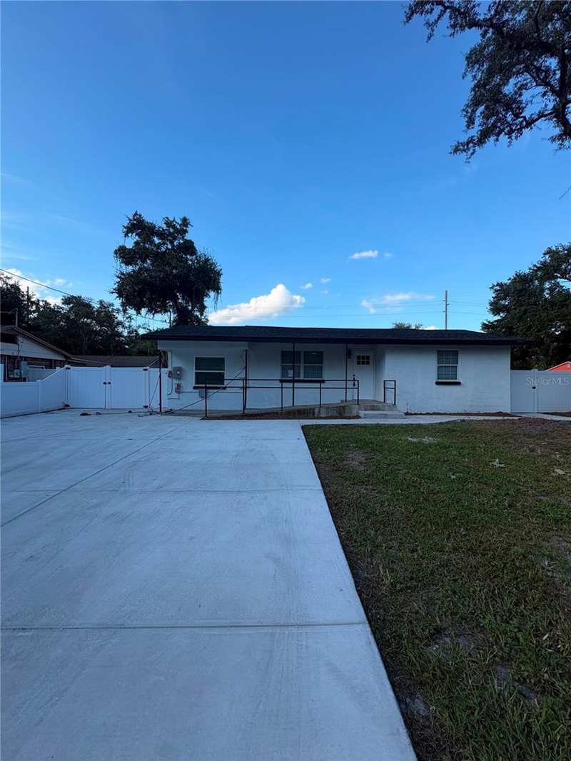 4 bedroom Single Family Residence at 122 E 130th Avenue, Inglewood Park Add 3, Tampa — photo 1