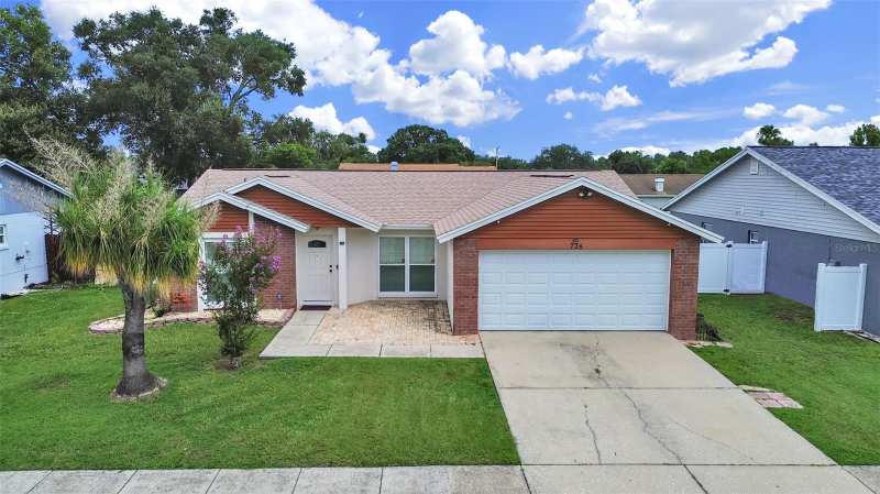 3 bedroom Single Family Residence at 726 Stillview Circle, Lakeview Village Sec C Uni, Brandon — photo 1