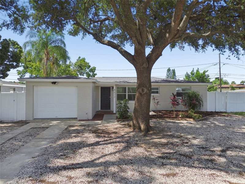 3 bedroom Single Family Residence at 8672 78th Place, Lakeside Gardens, Seminole — photo 1