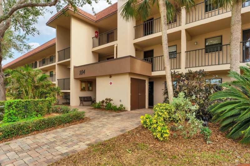 2 bedroom Condominium at 104 Capri Isles Boulevard #112, Villa D Este Sec B, Venice — photo 1