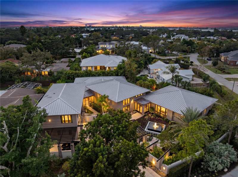 4 bedroom Single Family Residence at 1804 N Lake Shore Drive, Oyster Bay Estates, Sarasota — photo 1
