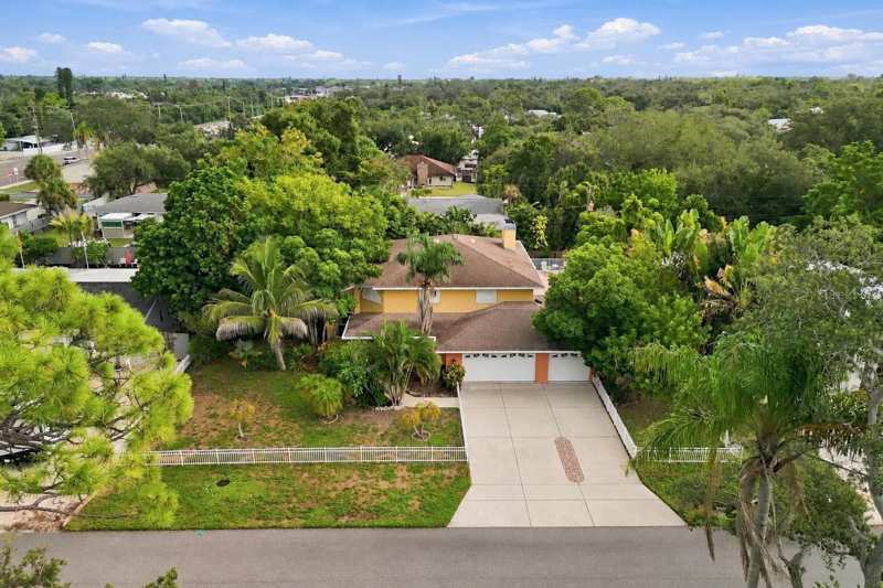 4 bedroom Single Family Residence at 2429 Whippoorwill Circle, Weslo Willows, Sarasota — photo 1