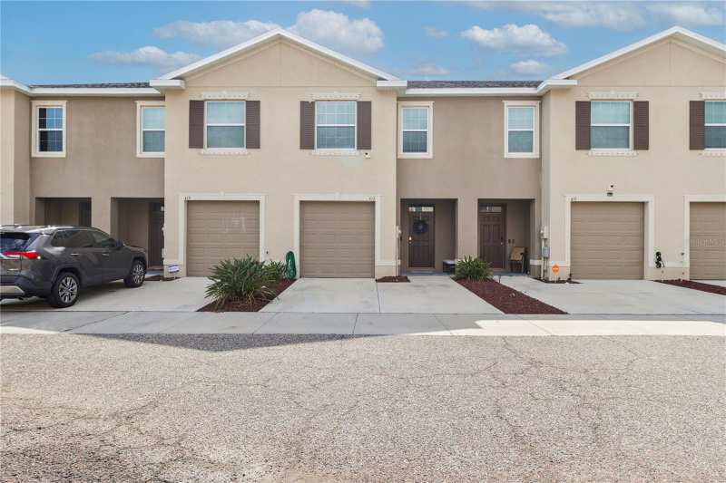 3 bedroom Townhouse at 417 Newmont Circle, Remont/Bay Park 2, Ruskin — photo 1